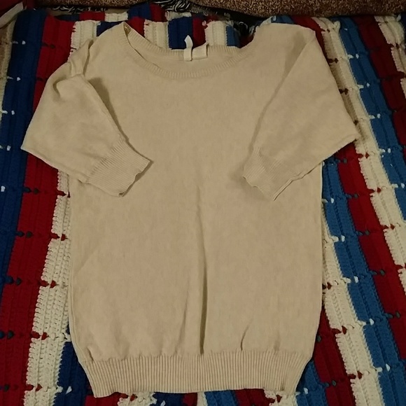 Short sleeve oatmeal color Sz: MED top - Picture 2 of 5